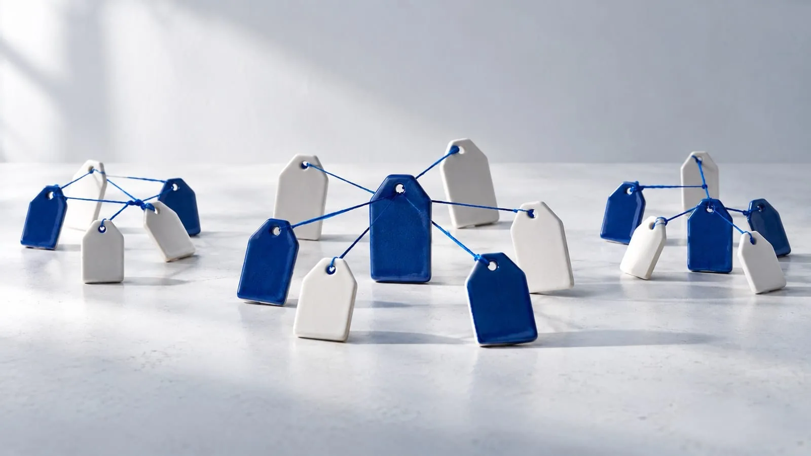 Blank blue and white tags linked into clusters — SeeIndie
